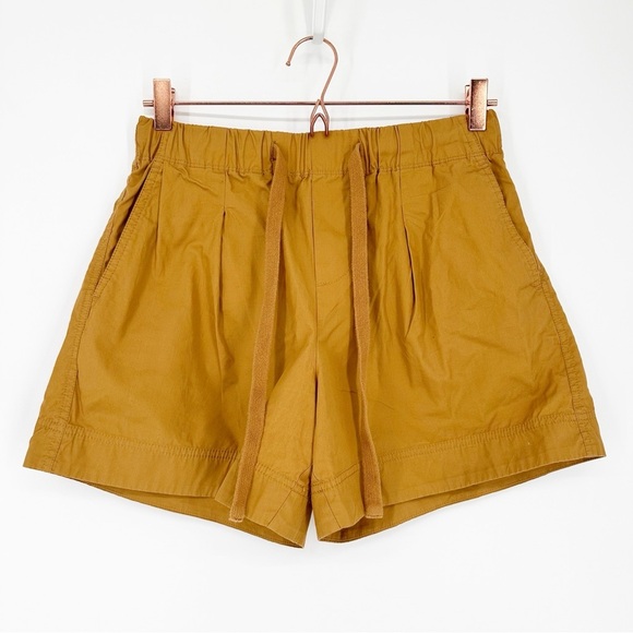 Vince Box Pleat Drawstring Shorts in Gold Ochre - Picture 2 of 8